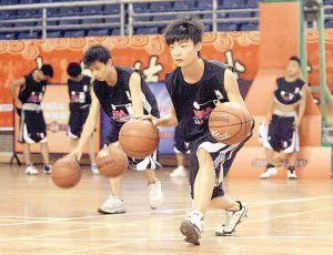 幼儿篮球训练内容与要求有哪些?_2